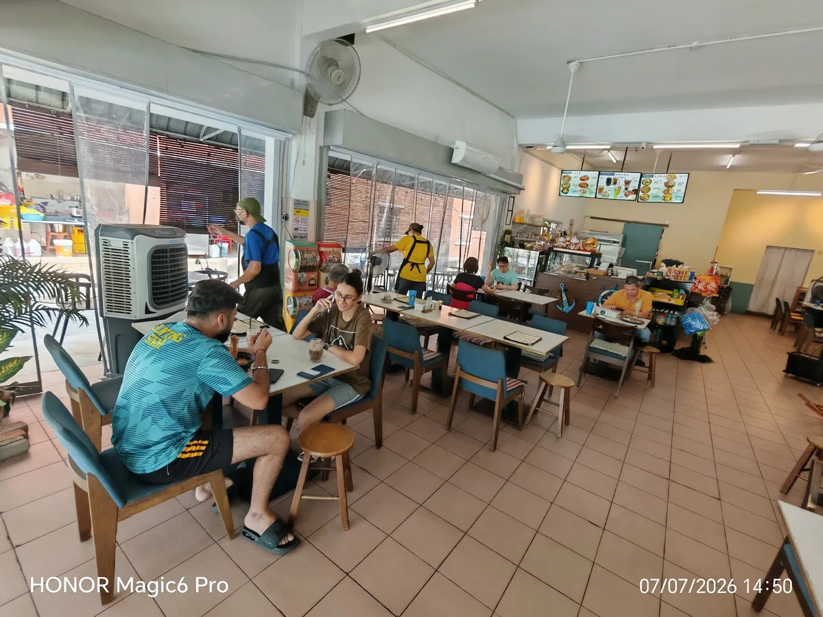 YLQ Kopitiam — interior