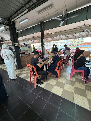Yong Tau Foo Bagan Ajam — interior
