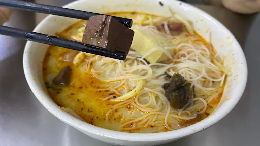 Yoo White Curry Mee is Yummy — dish