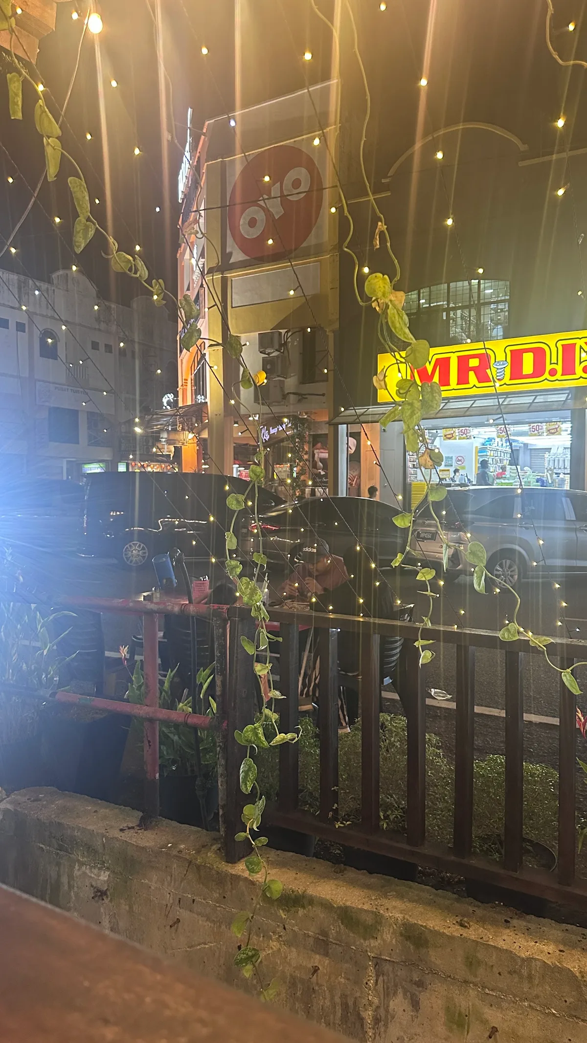 Zarie Laksa House — storefront