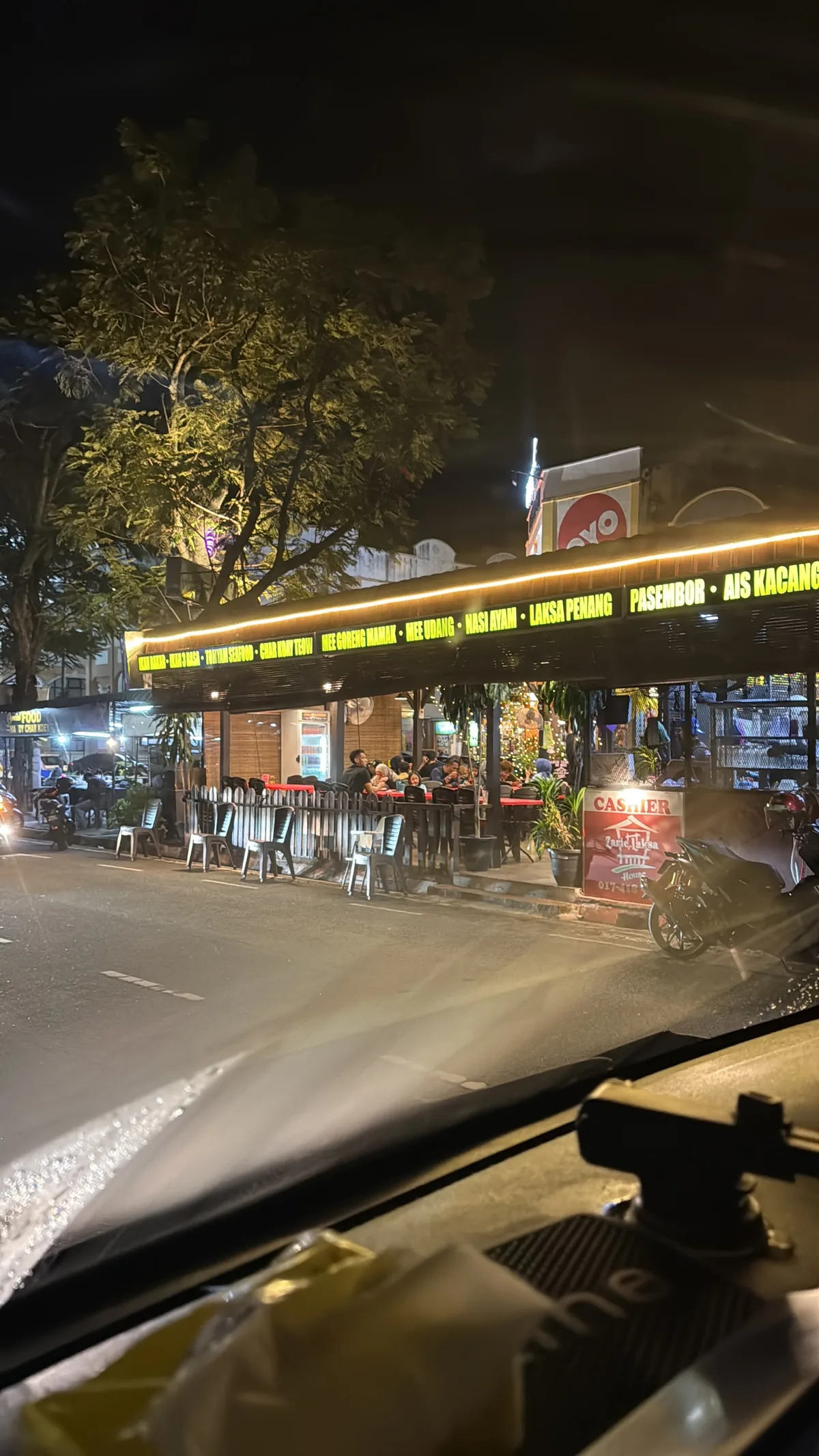 Zarie Laksa House — storefront