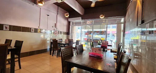 Zensei Fried Rice King — interior
