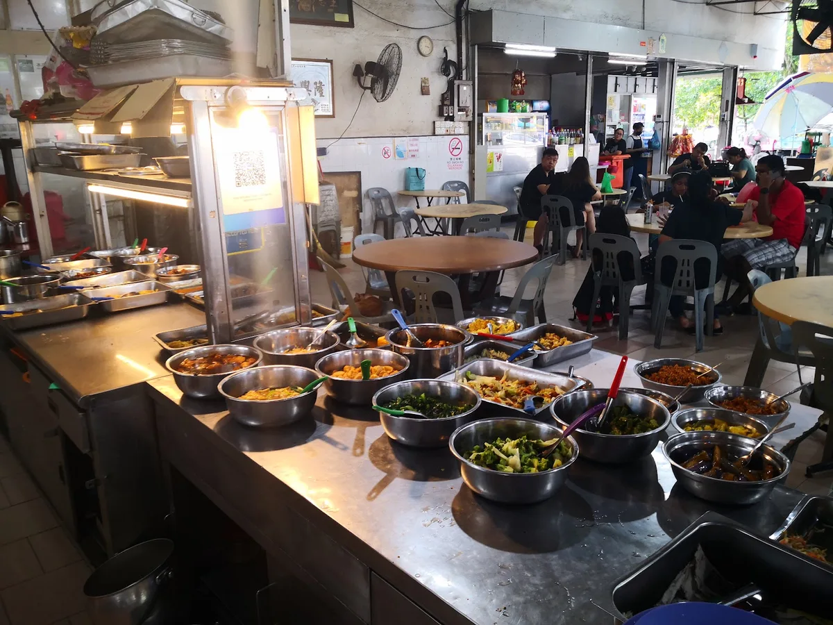 Zi Ji Ren Restaurant Claypot Chicken Rice — interior