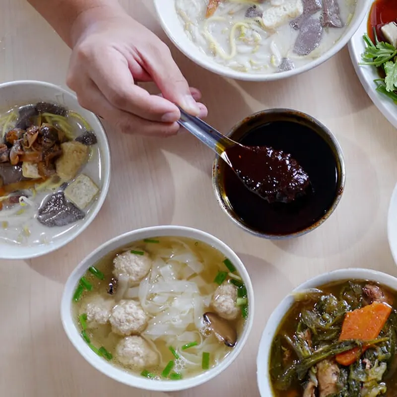Hot Bowl White Curry Mee — dish from the review