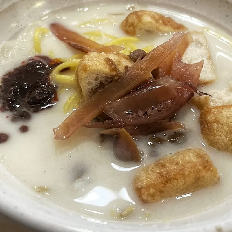 Hot Bowl White Curry Mee — dish from the review