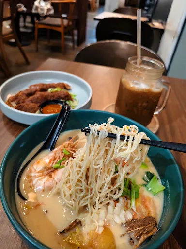 高萨健 — photo from their Google review