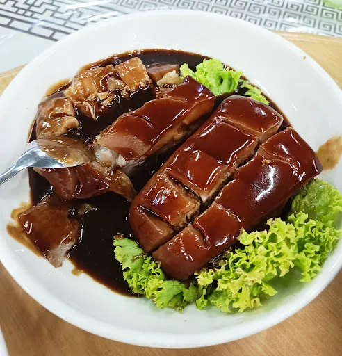 29-3-8 Linda Yeoh — photo from their Google review