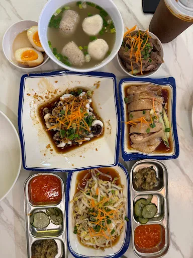 Amelia Che — photo from their Google review