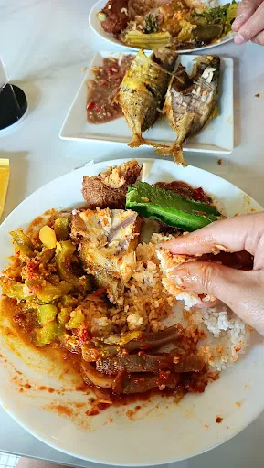 29-3-8 Linda Yeoh — photo from their Google review