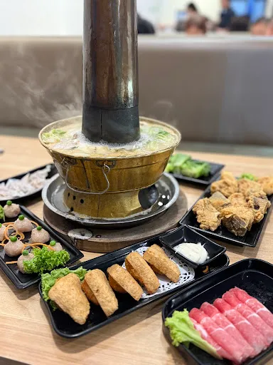 Jocelyn Lee — photo from their Google review